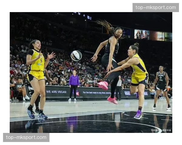 官方回放中心裁定，火花队最后一攻被犯规，获得两次罚球